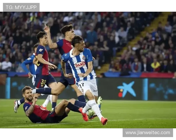 西甲赛场惊艳一刻 罗梅罗世界波破门助球队赢得胜利