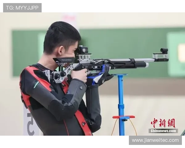 中国男子10米气步枪团体刷新世界纪录夺金 展现强大实力